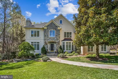 2992 Westhurst Ln, Oakton, VA 22124
