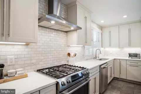 Kitchen - 8511 Parliament Dr, Springfield, VA 22151 photo 2 of 5