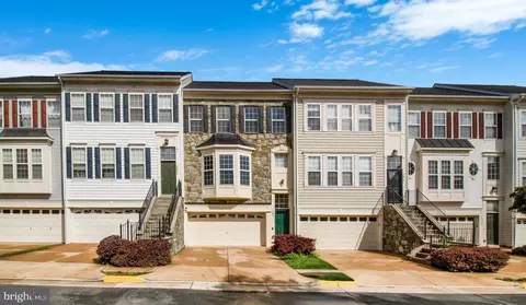 2080 Capstone Cir, Herndon, VA 20170