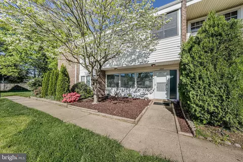 1222 Magnolia Ln, Herndon, VA 20170