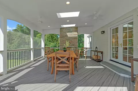 Exterior - 7315 Westerly Ln, Mclean, VA 22101 photo 5 of 25