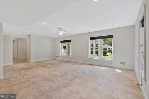 Living - 7315 Westerly Ln, Mclean, VA 22101 photo 5 of 7