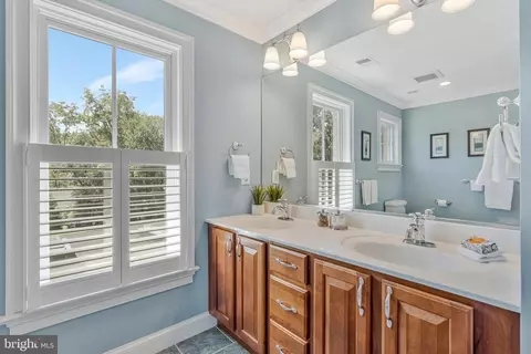 Bath - 7315 Westerly Ln, Mclean, VA 22101 photo 6 of 10