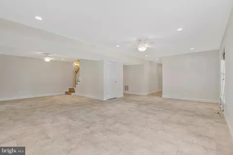 Living - 7315 Westerly Ln, Mclean, VA 22101 photo 6 of 7