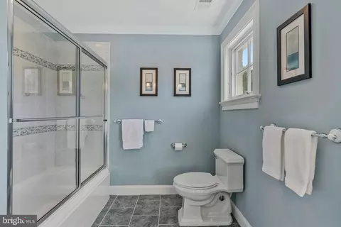 Bath - 7315 Westerly Ln, Mclean, VA 22101 photo 7 of 10