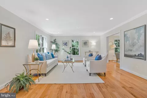 Living - 7315 Westerly Ln, Mclean, VA 22101 photo 3 of 7