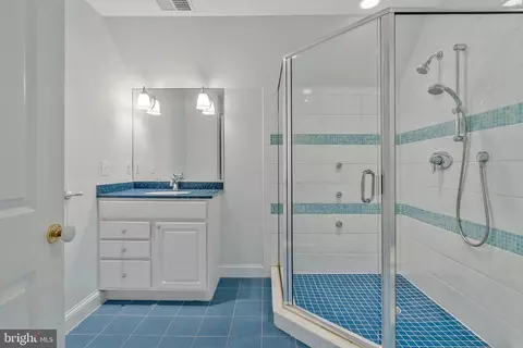 Bath - 7315 Westerly Ln, Mclean, VA 22101 photo 8 of 10