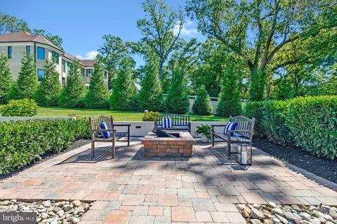 Exterior - 7315 Westerly Ln, Mclean, VA 22101 photo 12 of 25