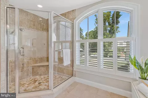 Bath - 7315 Westerly Ln, Mclean, VA 22101 photo 5 of 10
