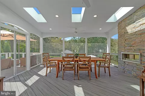 Exterior - 7315 Westerly Ln, Mclean, VA 22101 photo 3 of 25