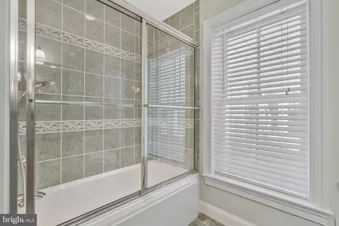 Bath - 7315 Westerly Ln, Mclean, VA 22101 photo 10 of 10