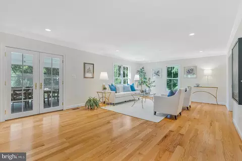 Living - 7315 Westerly Ln, Mclean, VA 22101 photo 2 of 7