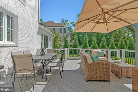 Exterior - 7315 Westerly Ln, Mclean, VA 22101 photo 6 of 25
