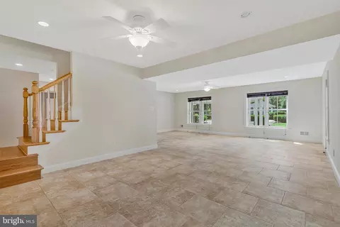 Living - 7315 Westerly Ln, Mclean, VA 22101 photo 4 of 7