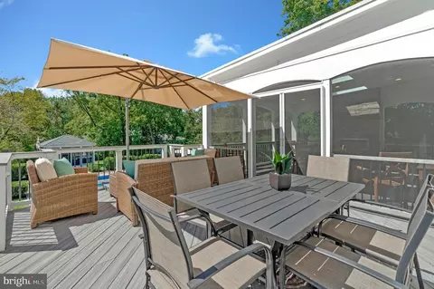 Exterior - 7315 Westerly Ln, Mclean, VA 22101 photo 7 of 25