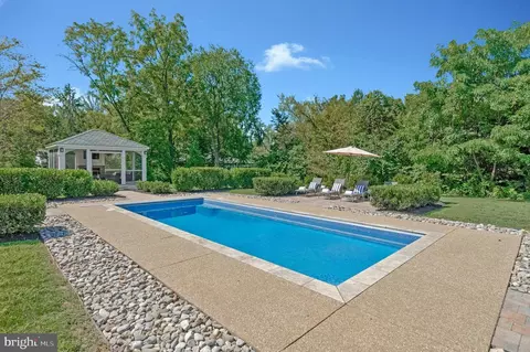 Exterior - 7315 Westerly Ln, Mclean, VA 22101 photo 13 of 25