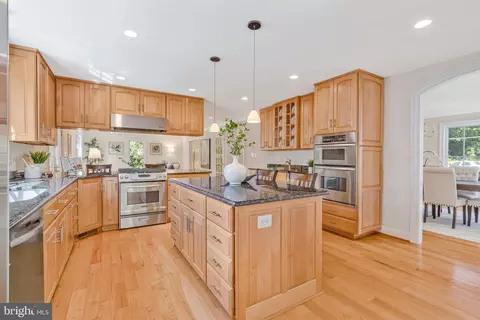 Kitchen - 7315 Westerly Ln, Mclean, VA 22101 photo 4 of 5