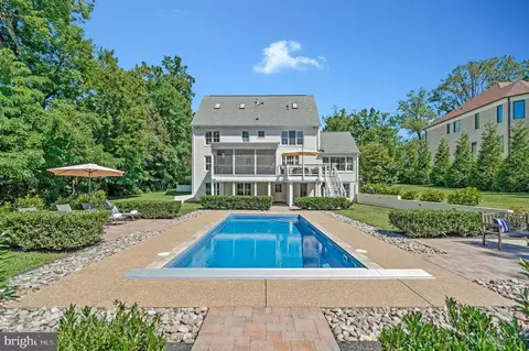 Exterior - 7315 Westerly Ln, Mclean, VA 22101 photo 11 of 25