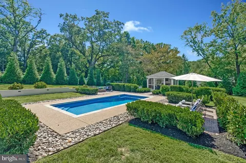 Exterior - 7315 Westerly Ln, Mclean, VA 22101 photo 15 of 25