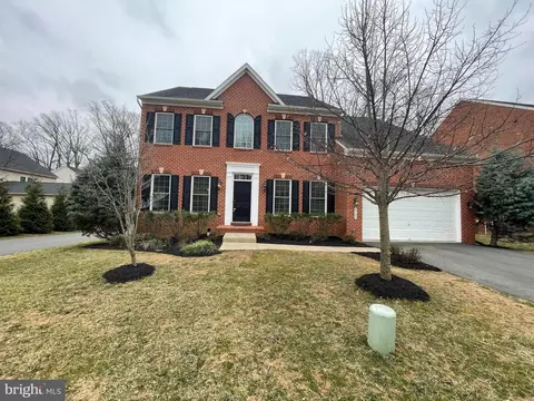 8457 Amanda Pl, Vienna, VA 22180