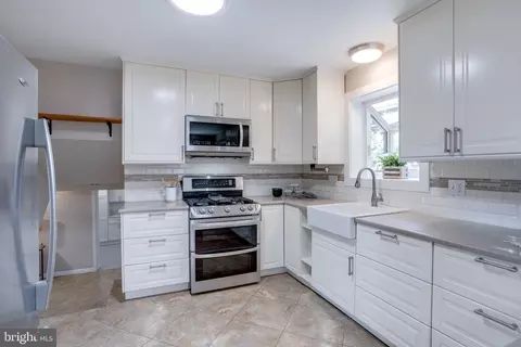 7419 Bath St, Springfield, VA 22150 photo 4