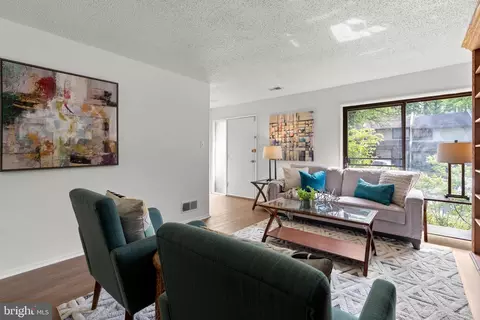 12126 Captiva Ct, Reston, VA 20191 photo 4