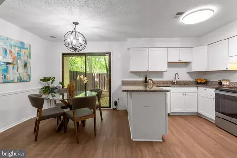 12126 Captiva Ct, Reston, VA 20191 photo 9