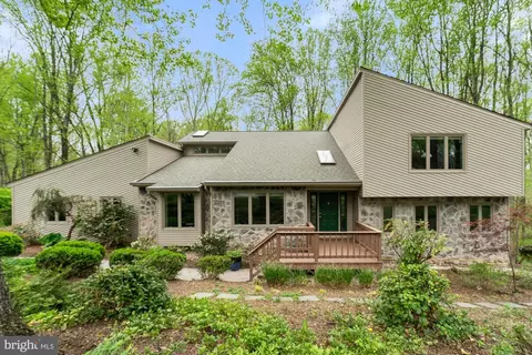 1806 Abbey Glen Ct, Vienna, VA 22182