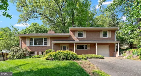 7209 Gordons Rd, Falls Church, VA 22043
