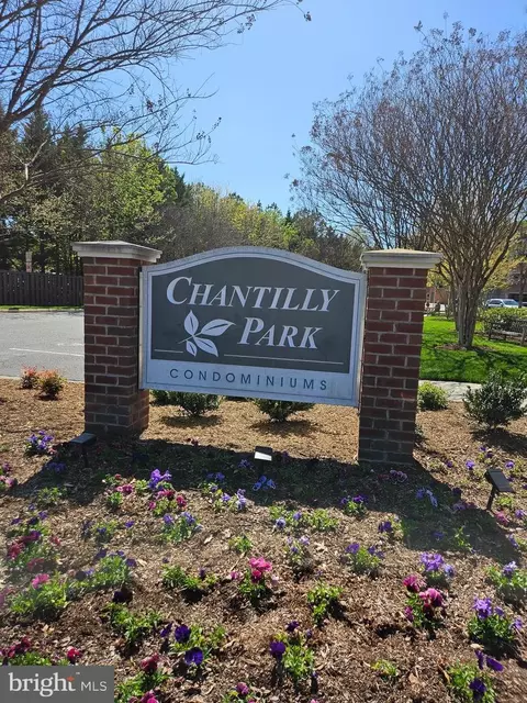 3810 Lightfoot St #302, Chantilly, VA 20151