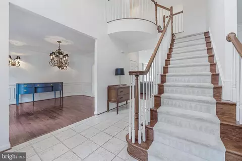 Entry Way - 8649 Hillside Manor Dr, Springfield, VA 22152 photo 2 of 7