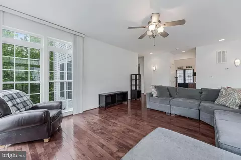 Living - 8649 Hillside Manor Dr, Springfield, VA 22152 photo 4 of 7