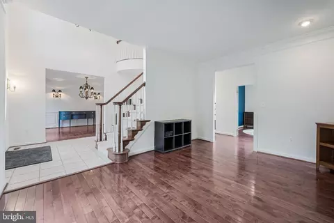Entry Way - 8649 Hillside Manor Dr, Springfield, VA 22152 photo 4 of 7