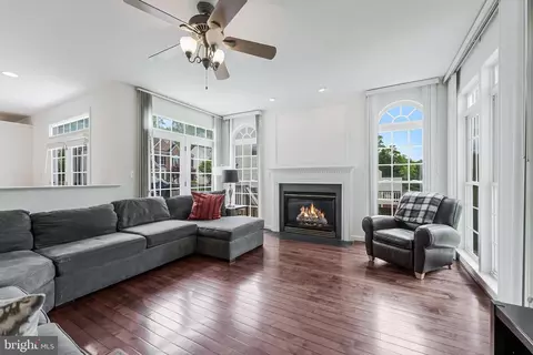 Living - 8649 Hillside Manor Dr, Springfield, VA 22152 photo 3 of 7