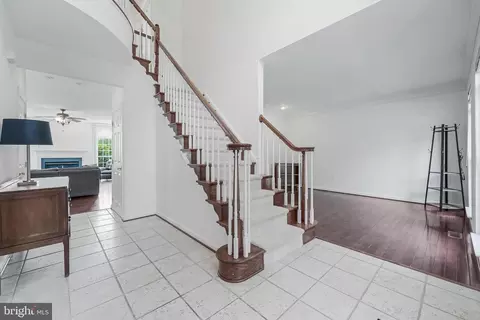 Entry Way - 8649 Hillside Manor Dr, Springfield, VA 22152 photo 3 of 7