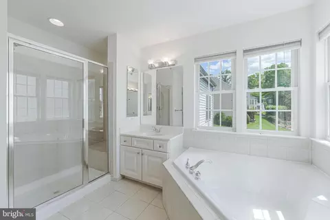 Bath - 8649 Hillside Manor Dr, Springfield, VA 22152 photo 5 of 6