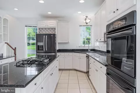 Kitchen - 8649 Hillside Manor Dr, Springfield, VA 22152 photo 4 of 7