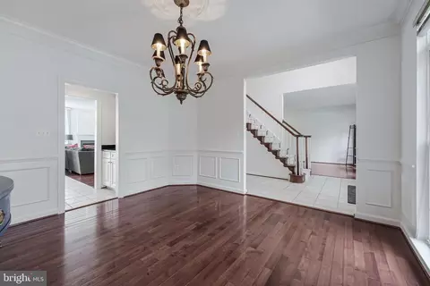 Entry Way - 8649 Hillside Manor Dr, Springfield, VA 22152 photo 5 of 7