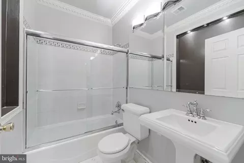 Bath - 8649 Hillside Manor Dr, Springfield, VA 22152 photo 6 of 6