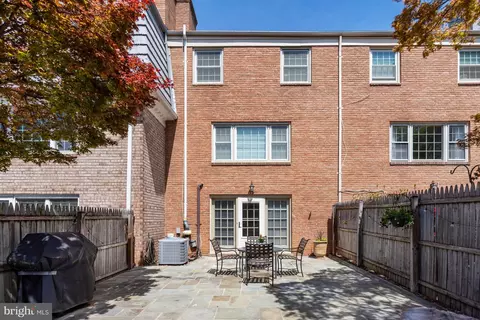 Exterior - 6737 Baron Rd, Mclean, VA 22101 photo 4 of 6