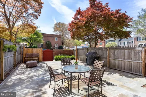 Exterior - 6737 Baron Rd, Mclean, VA 22101 photo 5 of 6