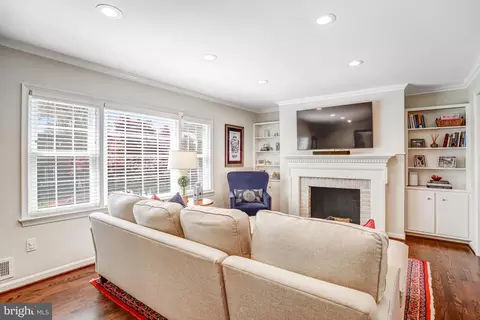 Living - 6737 Baron Rd, Mclean, VA 22101 photo 1 of 3