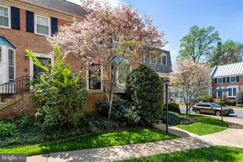 Exterior - 6737 Baron Rd, Mclean, VA 22101 photo 3 of 6