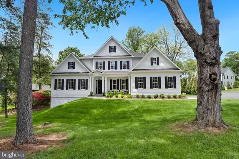 9850 Jerry Ln, Vienna, VA 22180