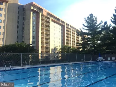 3800 Powell Ln #828, Falls Church, VA 22041