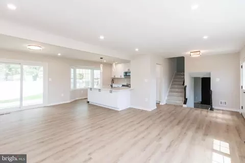 Living - 7907 Marysia Ct, Springfield, VA 22153 photo 3 of 6