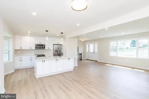 Living - 7907 Marysia Ct, Springfield, VA 22153 photo 1 of 6