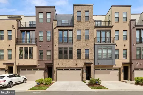14379 Beckett Glen Cir, Chantilly, VA 20151