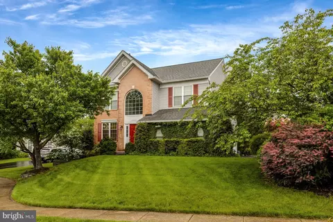 12405 Willow Falls Dr, Herndon, VA 20170