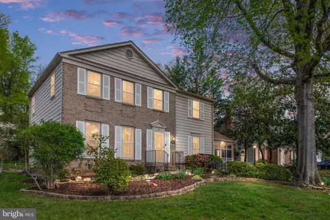 6917 Stoneybrooke Ln, Alexandria, VA 22306